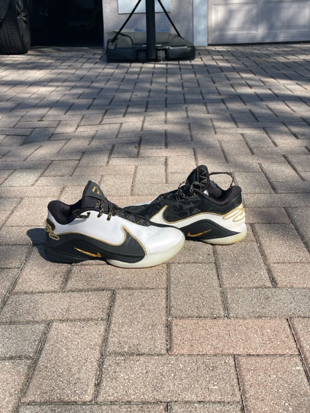 Nike Men's Black White and Gold Athletic Shoes - Picture 10 of 11